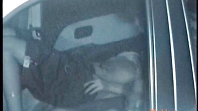 Djevojčica je uz pomoć vibratora skinula naprezanje xxx xxx sek između nogu