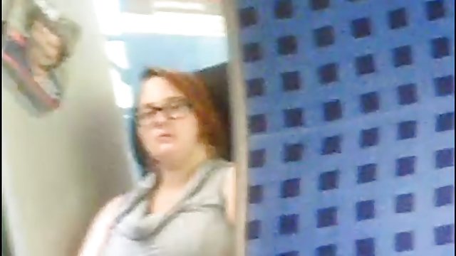 Čovjek jebe dog seks xxx dlakavu macu ljubavnice