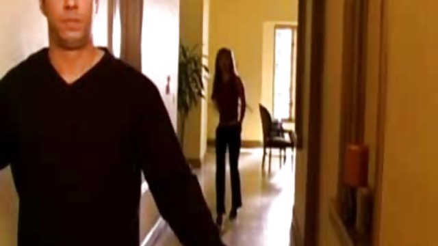 Brineta seks muvie nije protiv da ga jebe momak u dupe