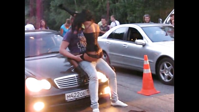 Dao sex w ponczochach hd je u dupe mladog umjetnika