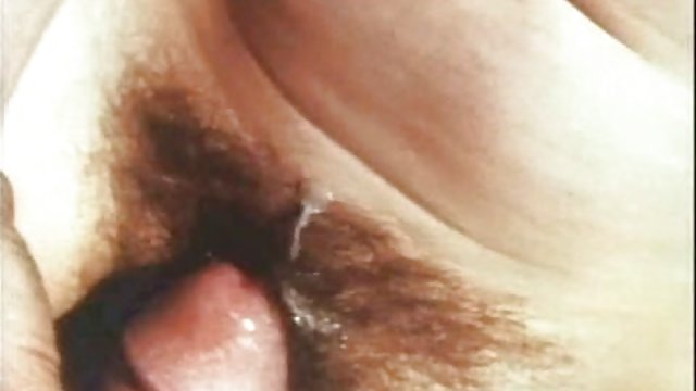 Sam mom sek porno sebi u dupe