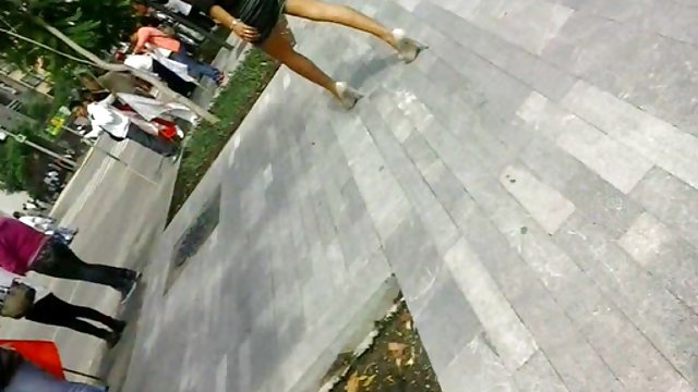 Usisa dlakavi 18 xxx seks penis u toalet
