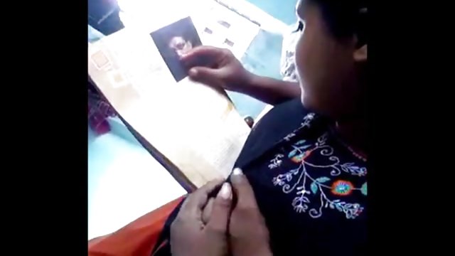 Kučka s tetovažom na leđima daje dva muškarca video sek x