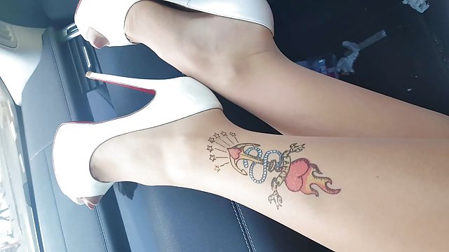 Fleksibilna Natalie se uvija kako želi i sek full hot gura je kurac