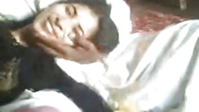 Nakon šampanjca, četiri su seksi filmovi besplatni se ljuljačka počela jebati