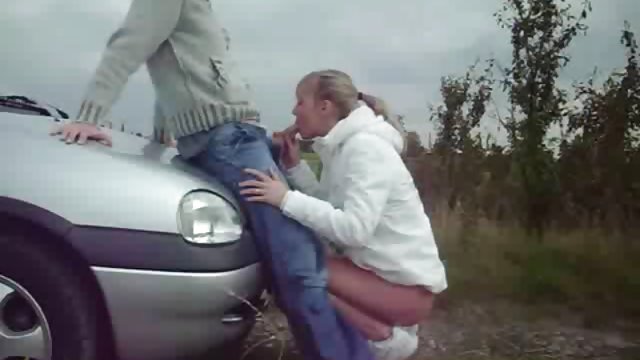 Radnica je jebala kuju, a mama mrkvu seks seks xxx