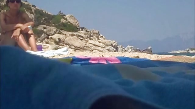 Seks s djevojkom u čašama seks tube free na pikniku