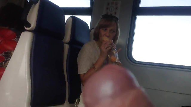 Gospodarica pušta tube 18 seks muškarca u WC-u na poslu