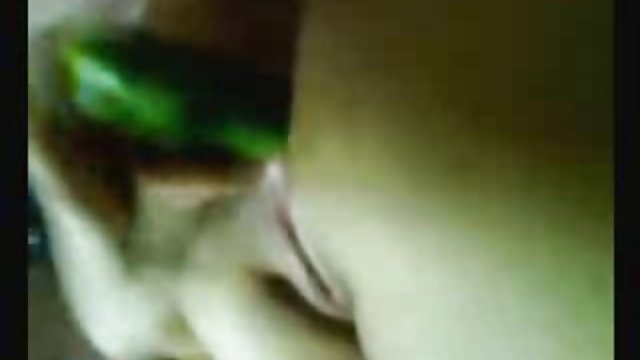 Ljepotica sek tube porno koja je sama pozirala rodila je svoje male sise