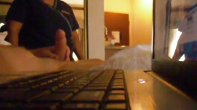 Zabrinuti mobi seks sin posjeduje maminu rupu