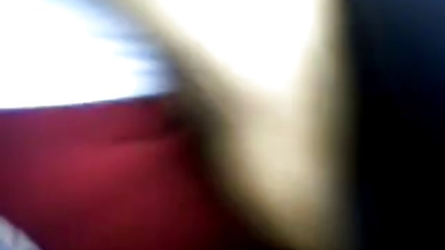 Smiješna mlada djevojka koja xxx free seks radi blowjob