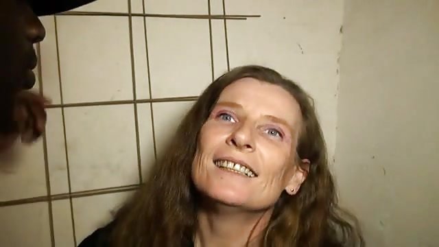 Izašao je na stazu i zajebao se u seksi filmovi besplatni šumu